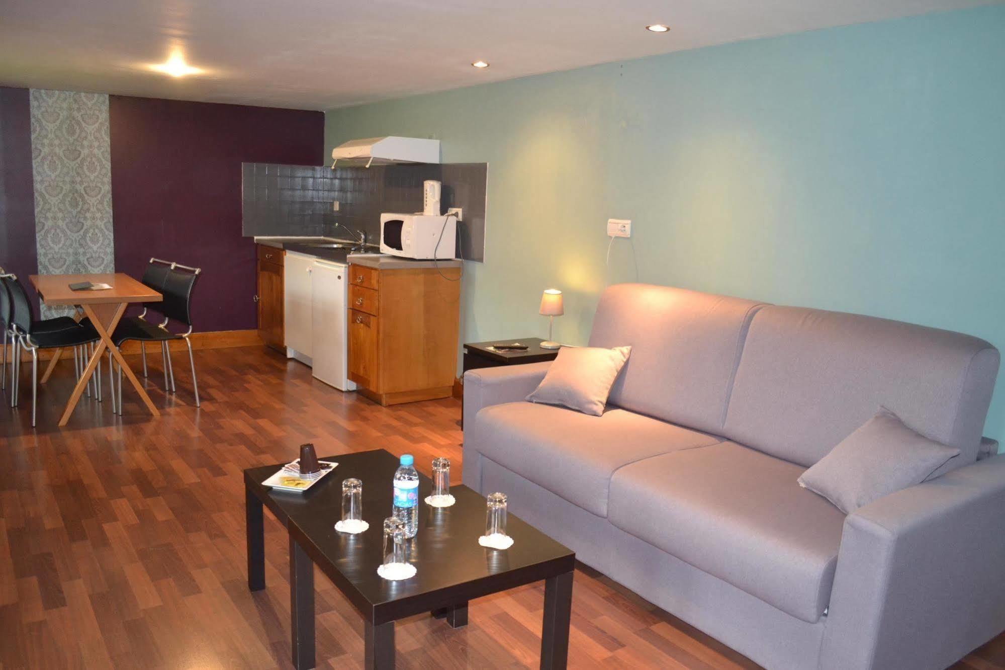 Hotel Le Domaine Des Cigognes Ennevelin Esterno foto