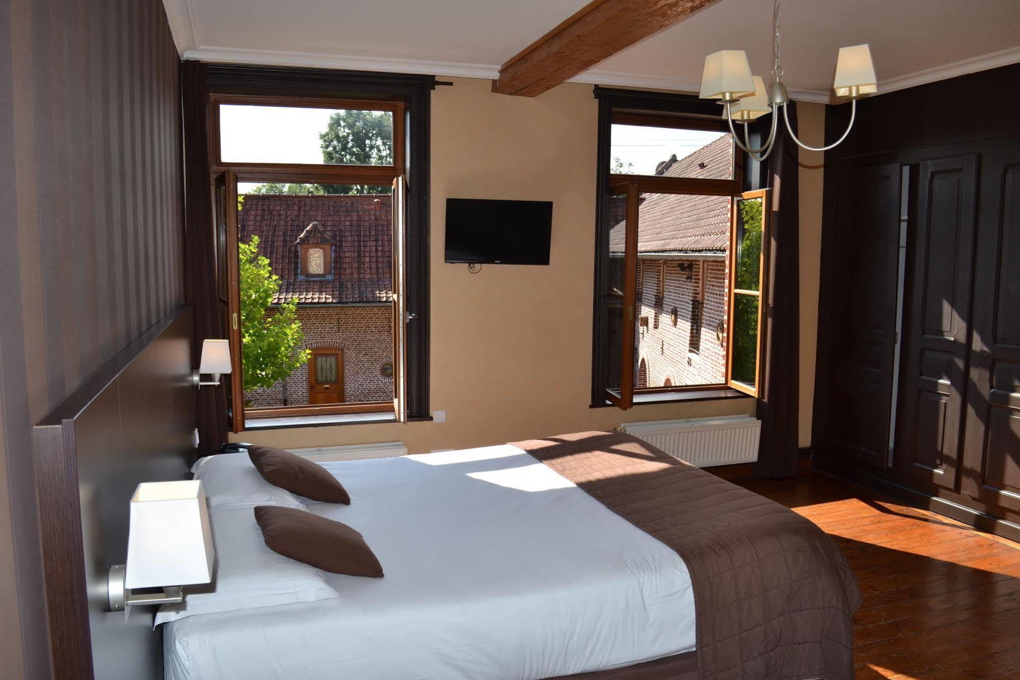 Hotel Le Domaine Des Cigognes Ennevelin Esterno foto