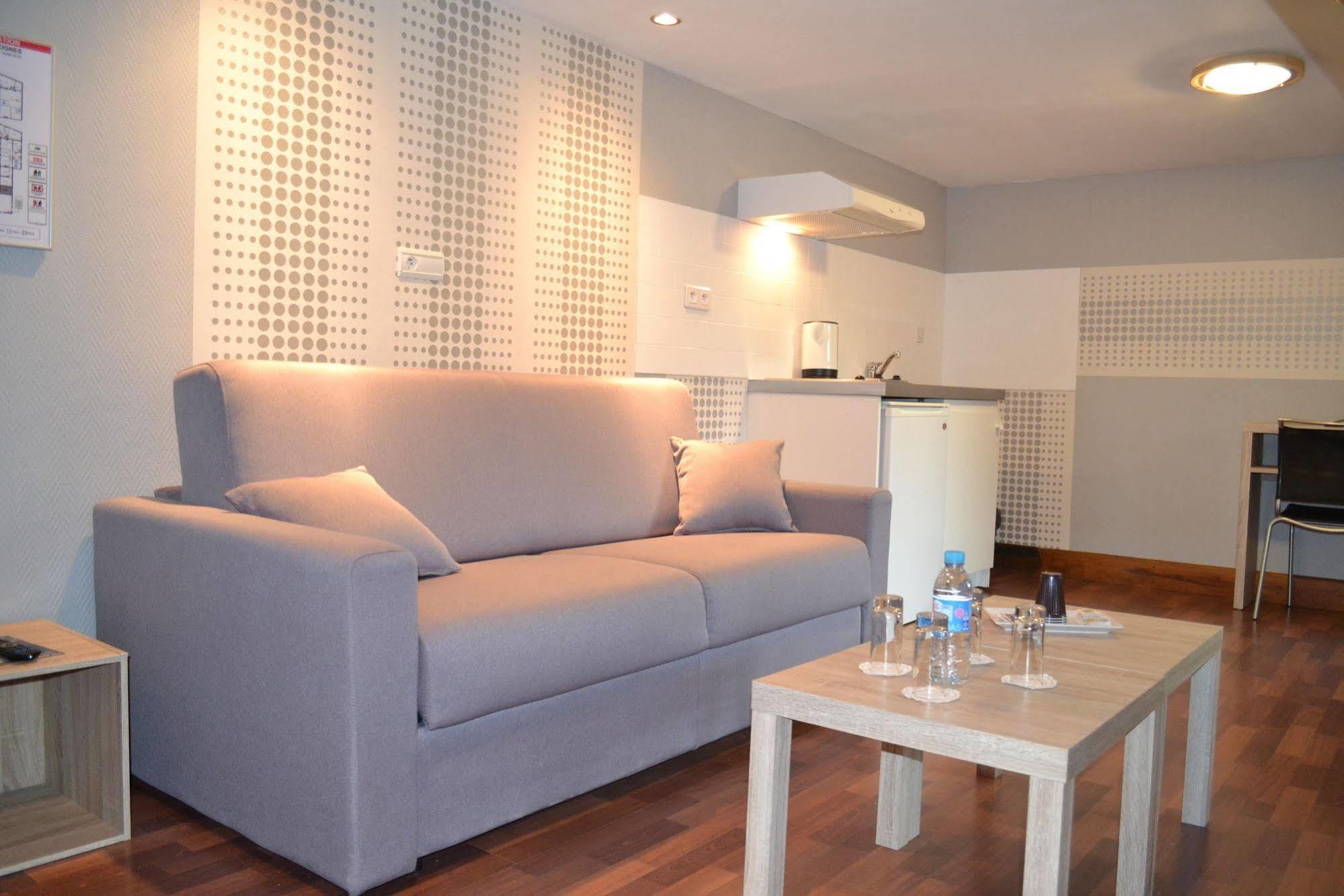 Hotel Le Domaine Des Cigognes Ennevelin Esterno foto