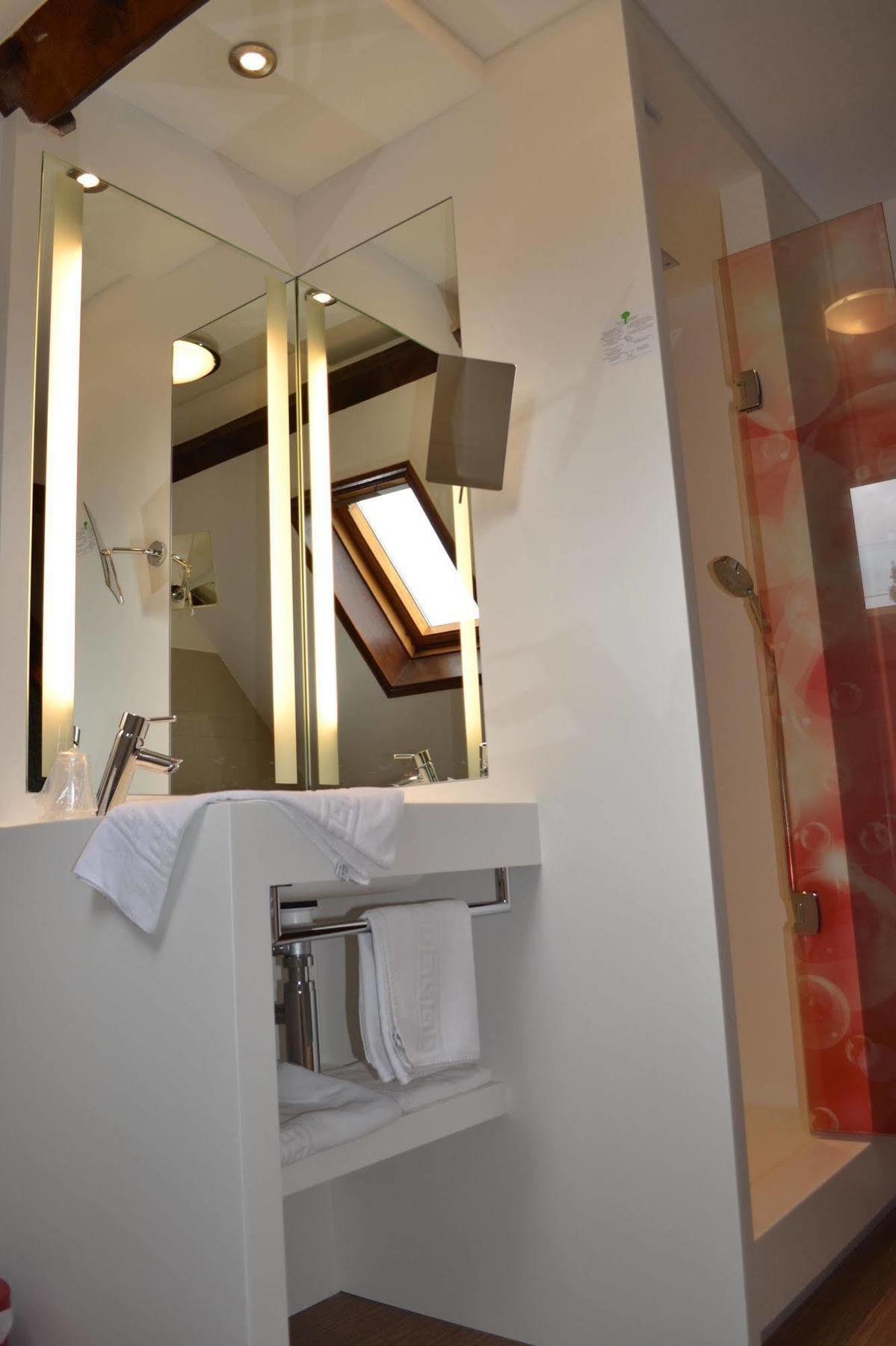 Hotel Le Domaine Des Cigognes Ennevelin Esterno foto