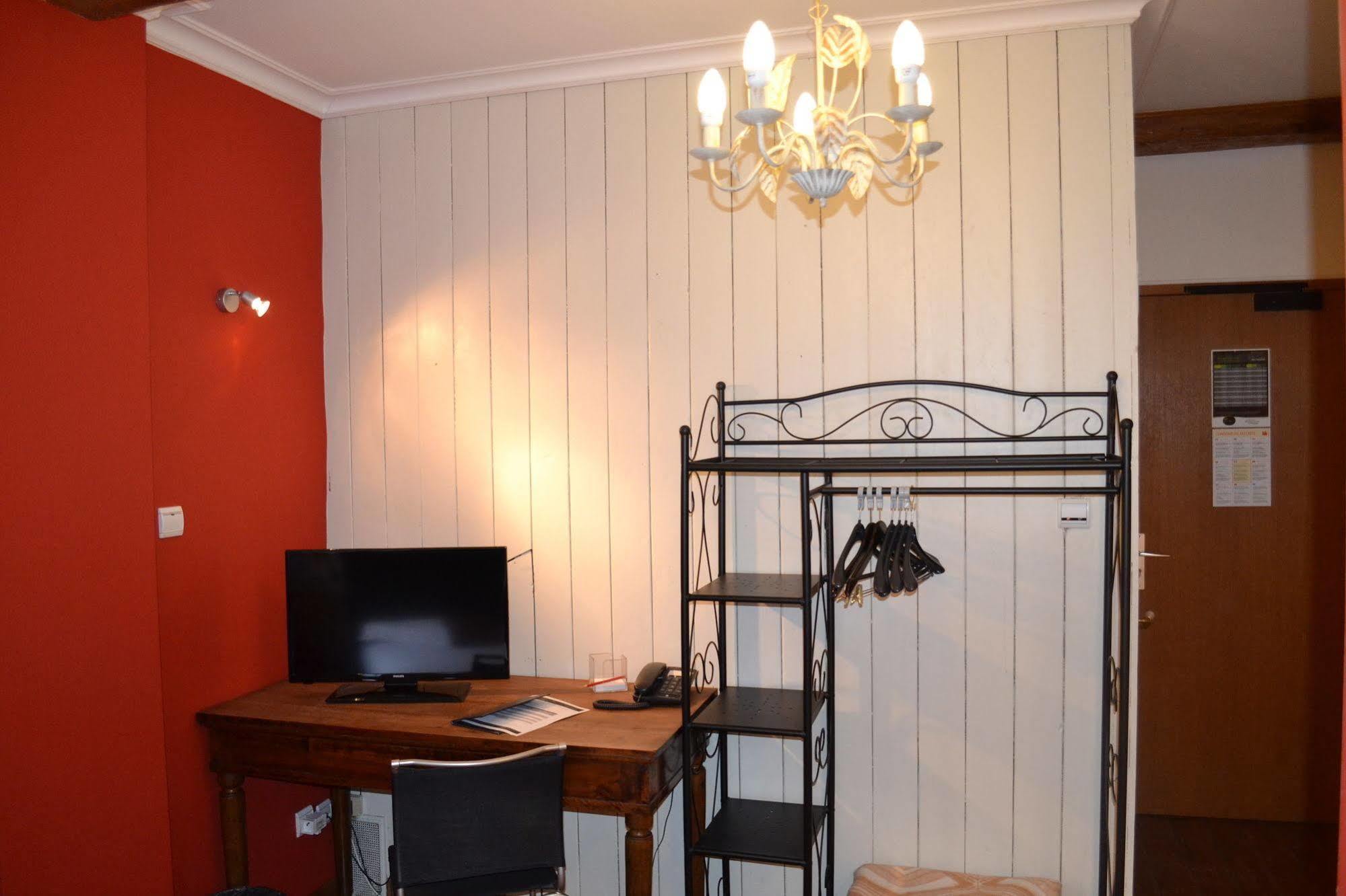 Hotel Le Domaine Des Cigognes Ennevelin Esterno foto